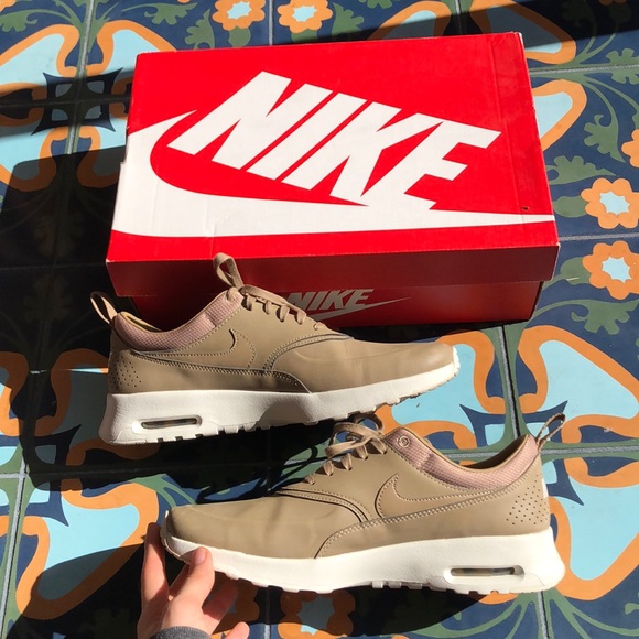 RARE Women's Nike Thea Air Max Premium Desert Camo RARE Women's Nike Thea Air Max Premium Desert Camo